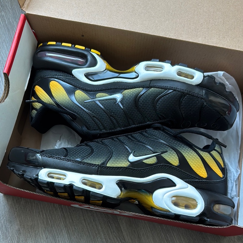 Nike Men’s Black and Yellow Air Max Sneakers (349)